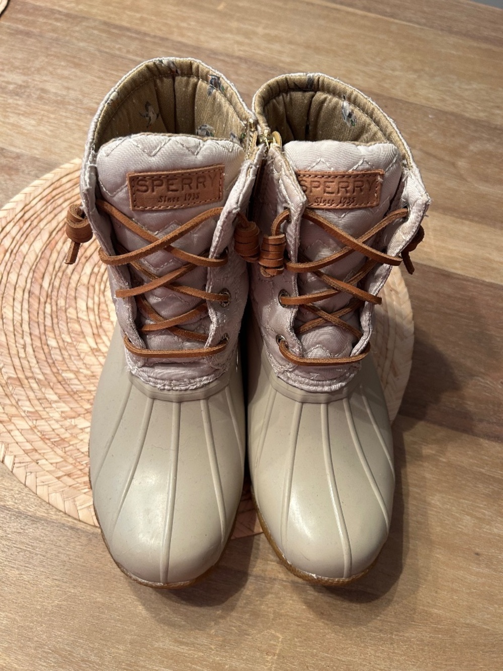 SPERRY SALTWATER CHEVRON QUILT DUCK BOOTS - SIZE 7
